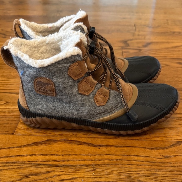 Sorel Out N About Boots - Picture 2 of 4